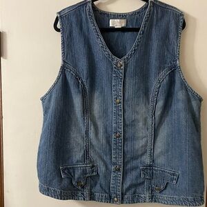 CJ Banks (2 XL) Light washed Denim Western Cowgirl Prairie Button-Up Vest